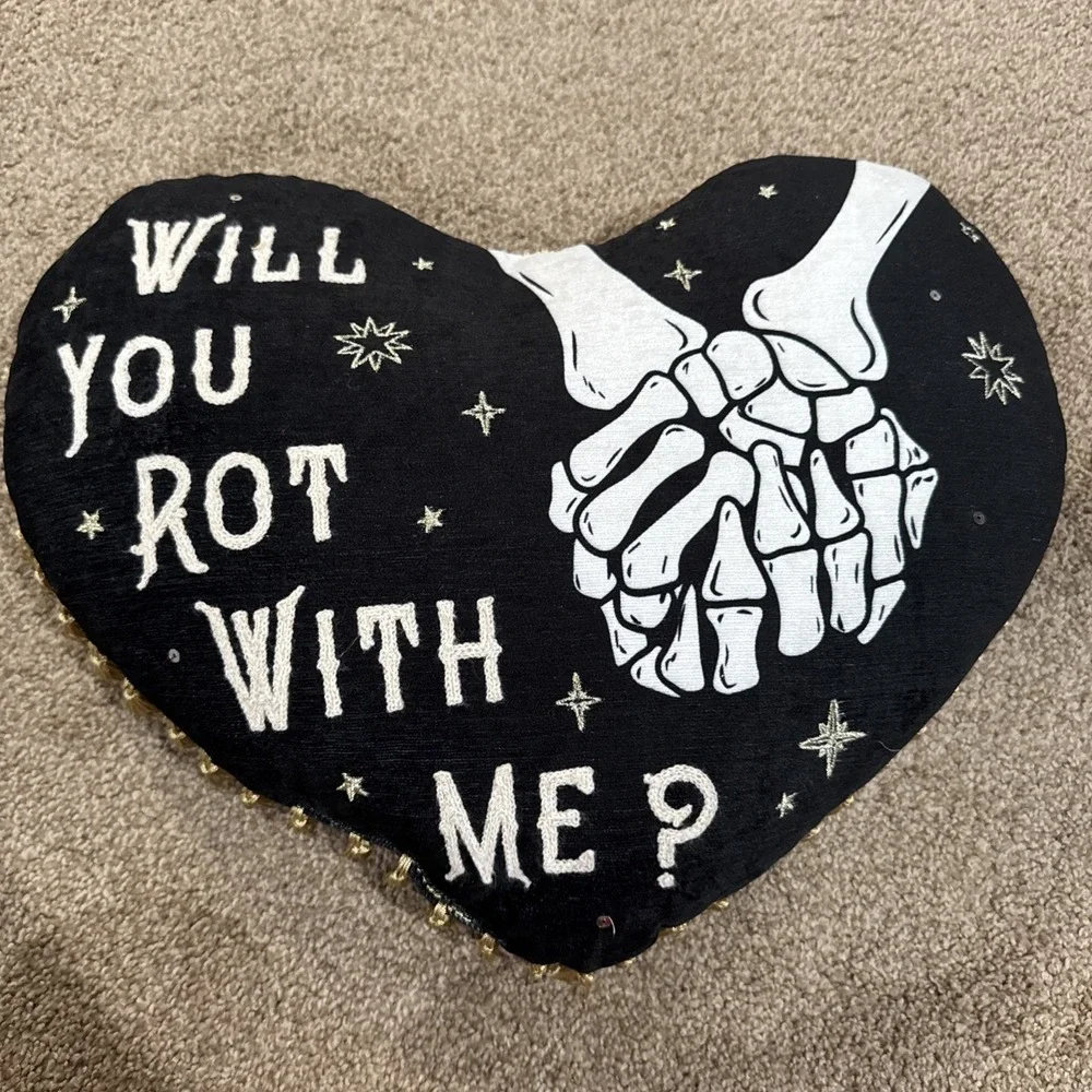 Black Heart Pillow 